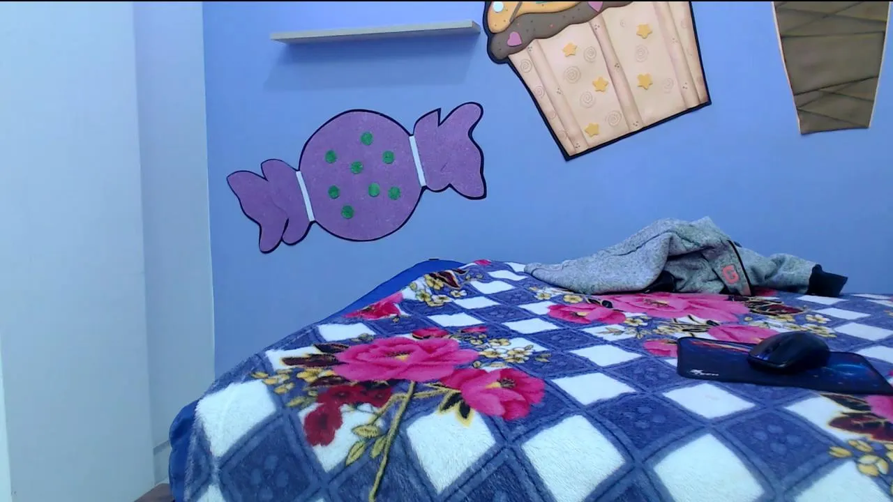 Offline katty18love18 on Cam4