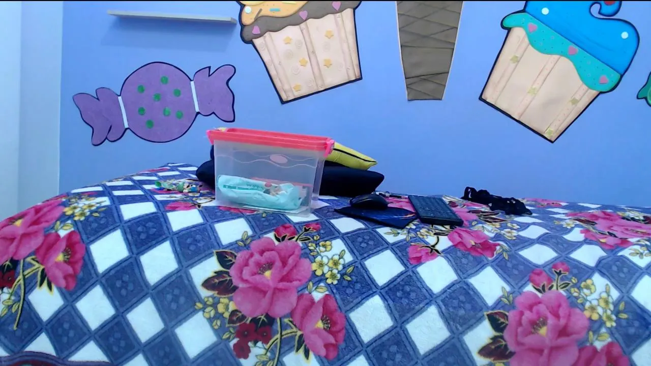 Offline katty18love18 on Cam4