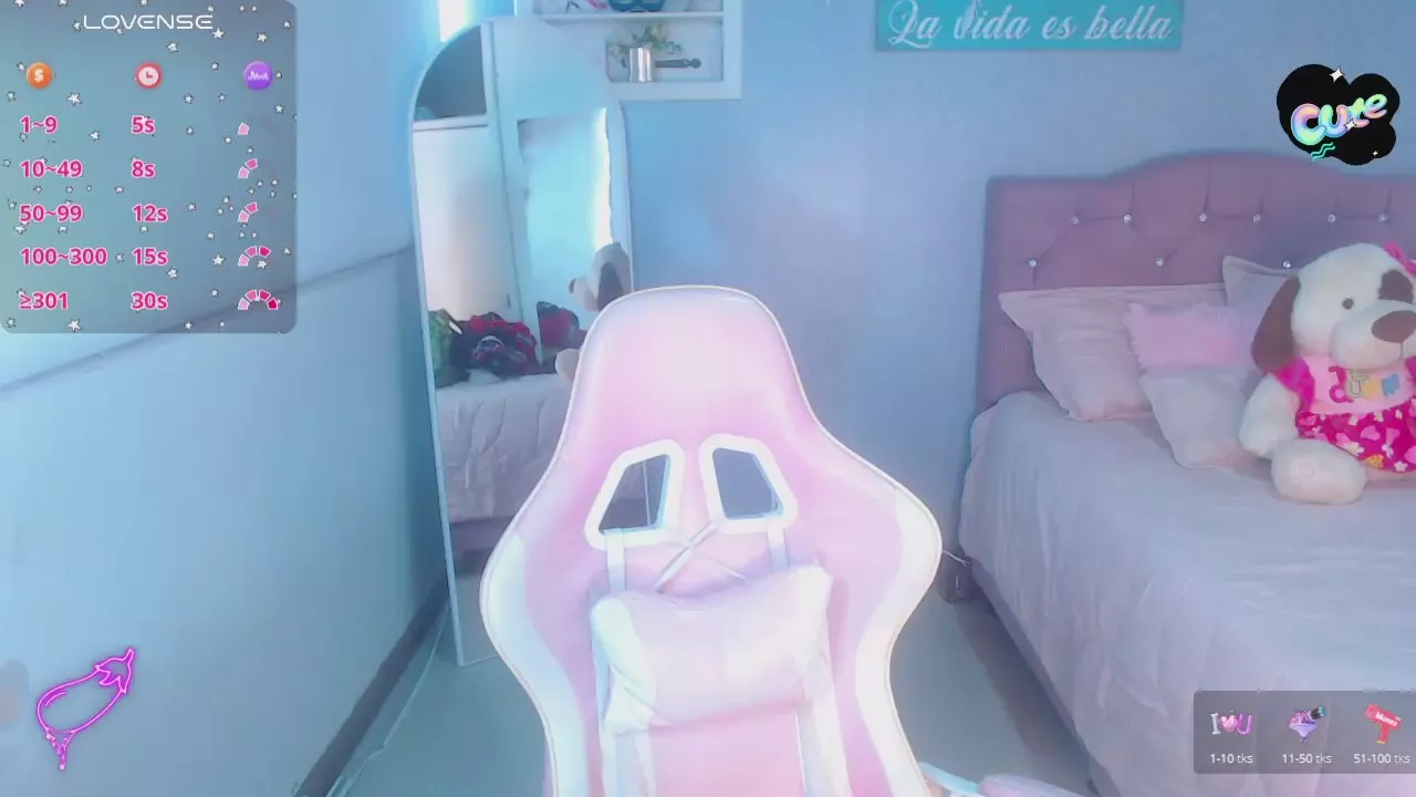 Offline KeniaThompson01 on Cam4