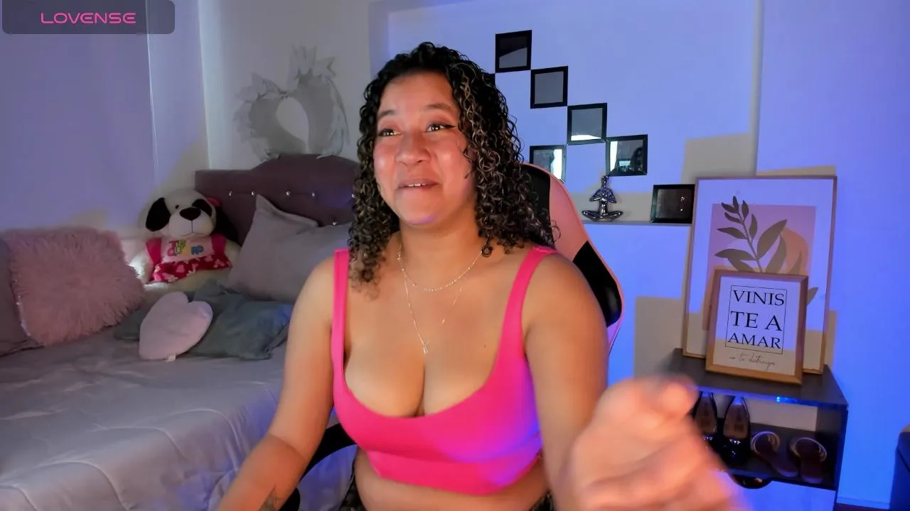 Offline KeniaThompson01 on Cam4