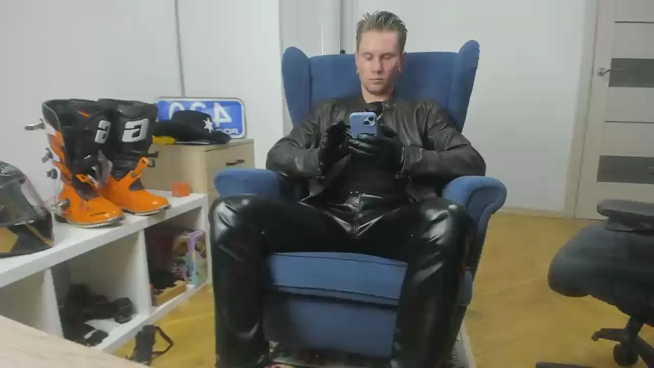 Offline kevin_park on Cam4