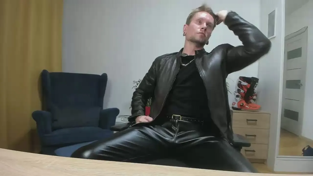 Offline kevin_park on Cam4