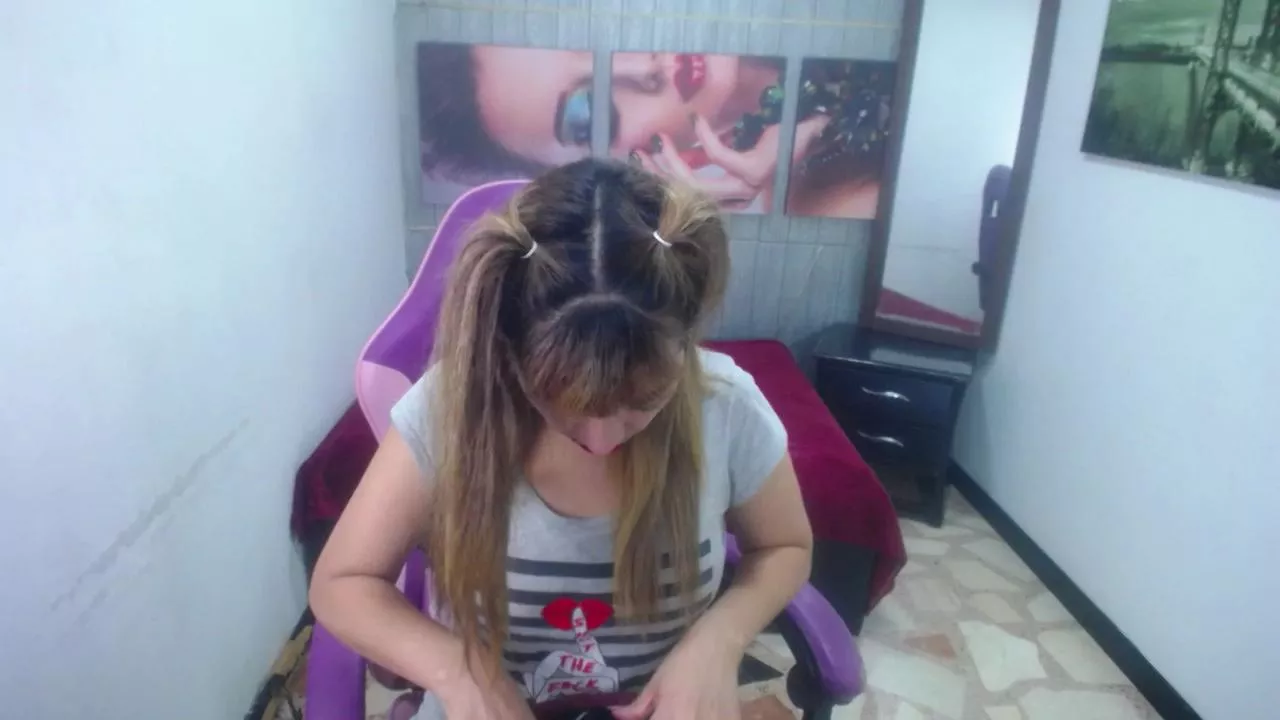 Offline kimberlly25 on Cam4