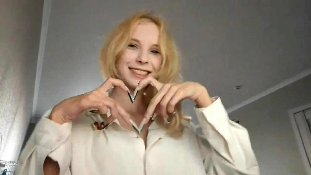 Offline KinaBattig on Cam4