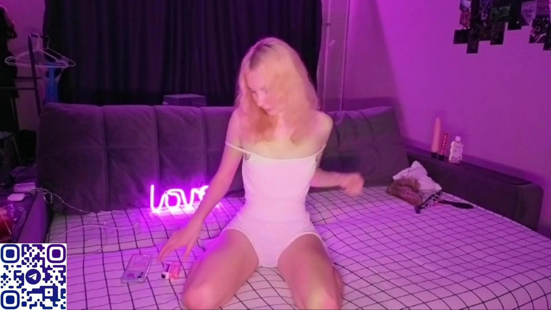 Offline KinaBattig on Cam4