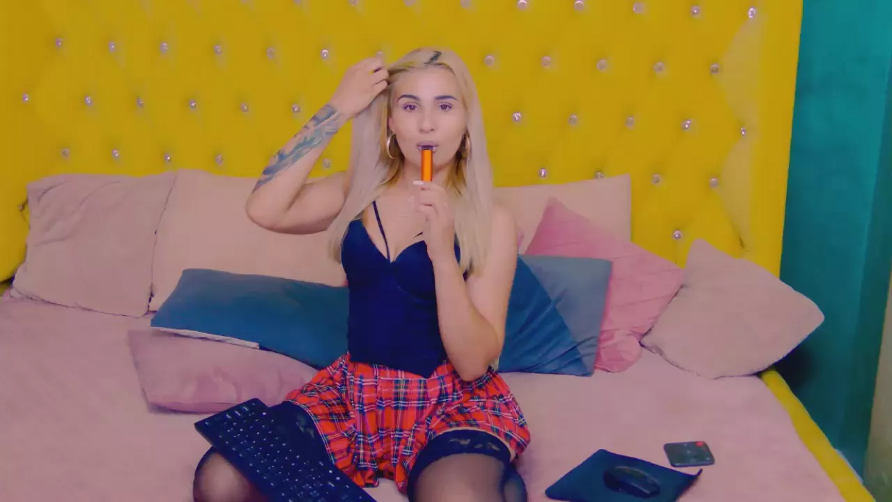 Offline KiraSmith on Cam4