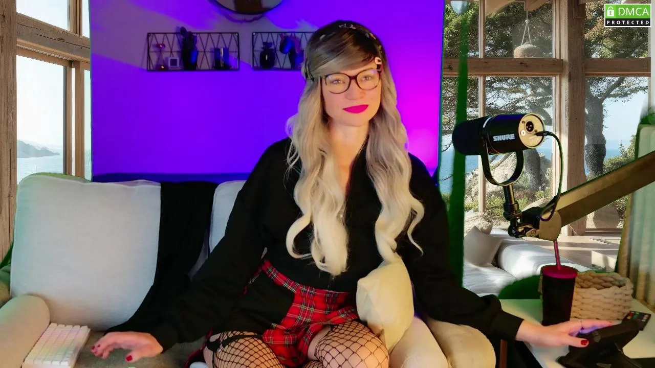 Offline Kittoucharme on Cam4