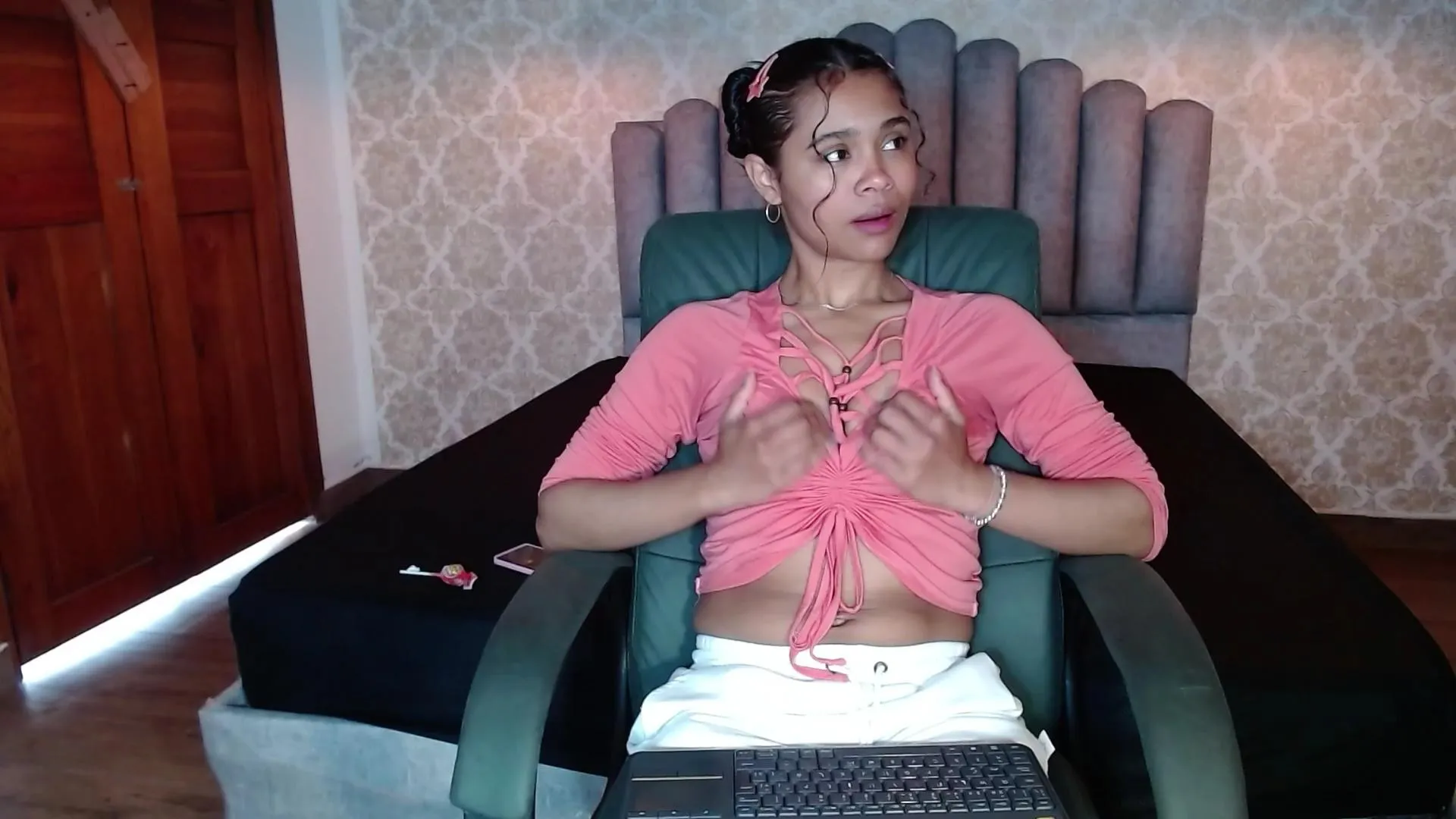 Offline kristall_06 on Cam4