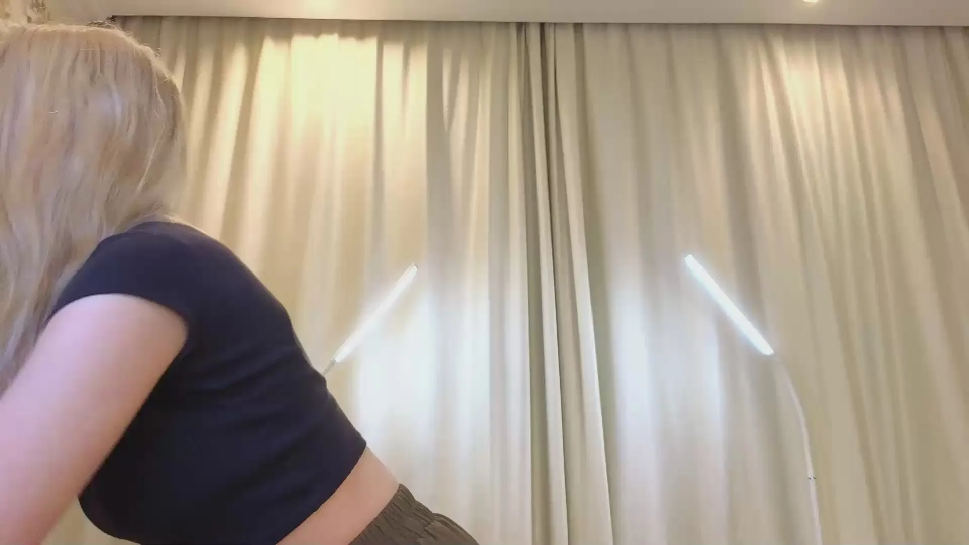 Offline KristenStegner on Cam4