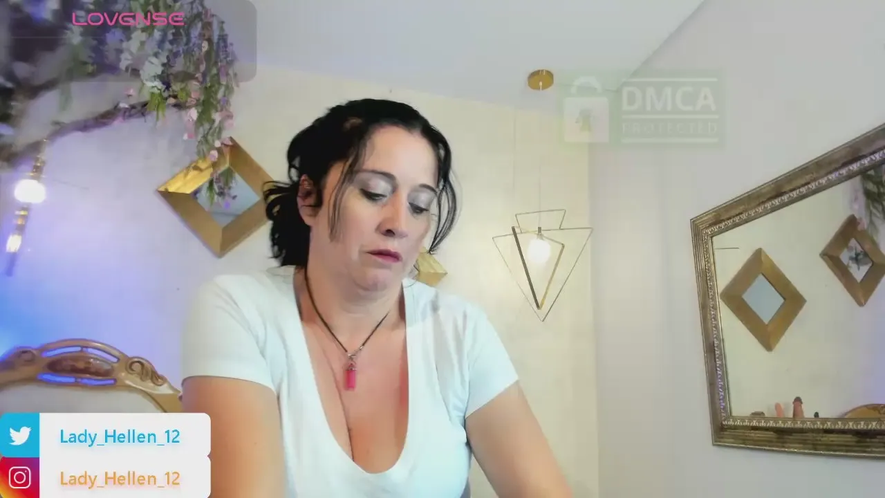 Offline Lady_Hellen on Cam4