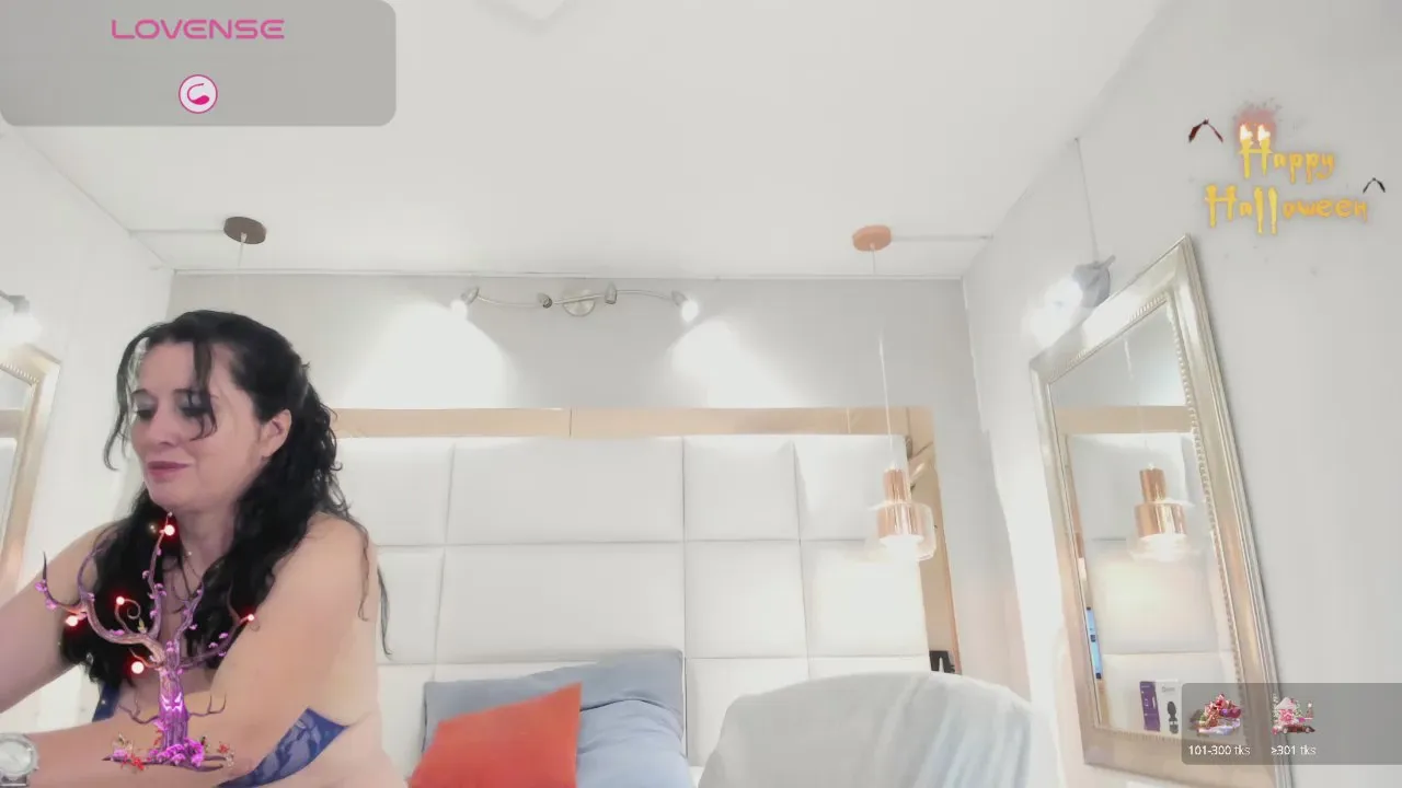 Offline Lady_Hellen on Cam4