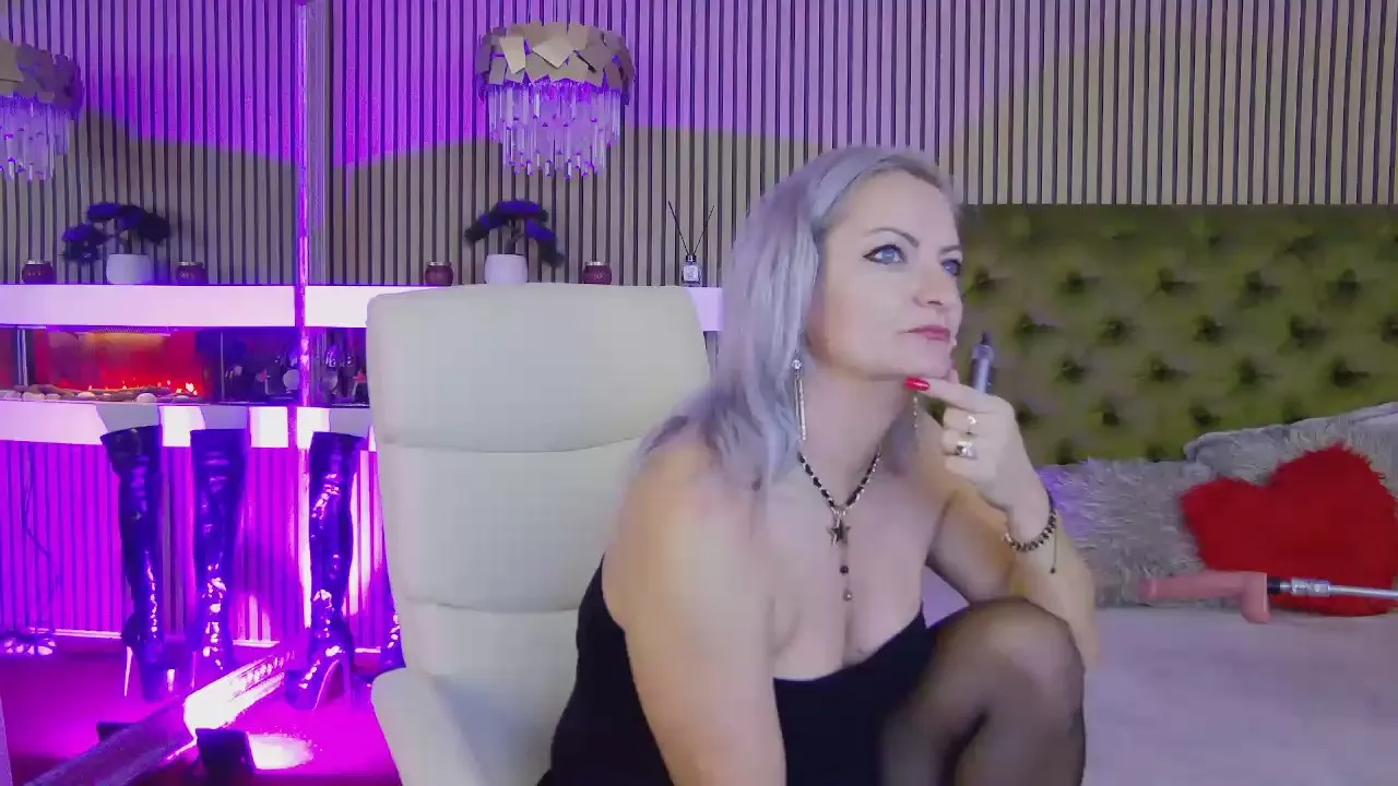 Offline LadyTouch4u on Cam4