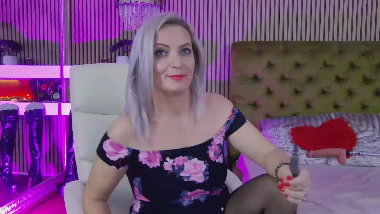 Offline LadyTouch4u on Cam4