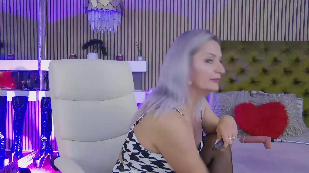 Offline LadyTouch4u on Cam4