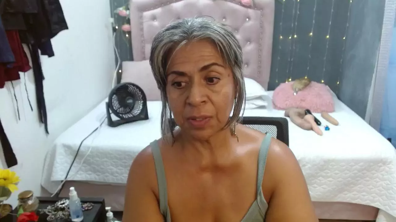 Offline lalisha_96 on Cam4