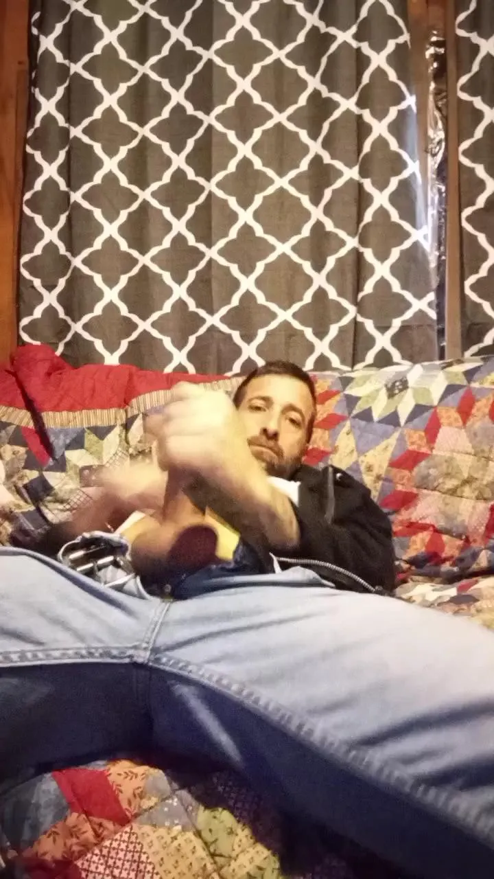 Offline Landongray1982 on Cam4