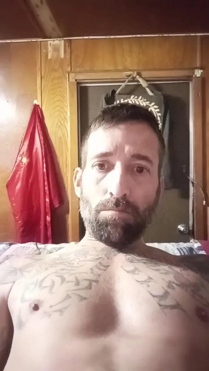 Offline Landongray1982 on Cam4