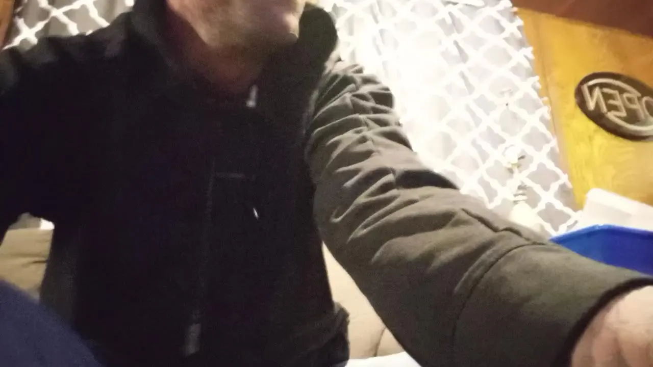 Offline Landongray1982 on Cam4