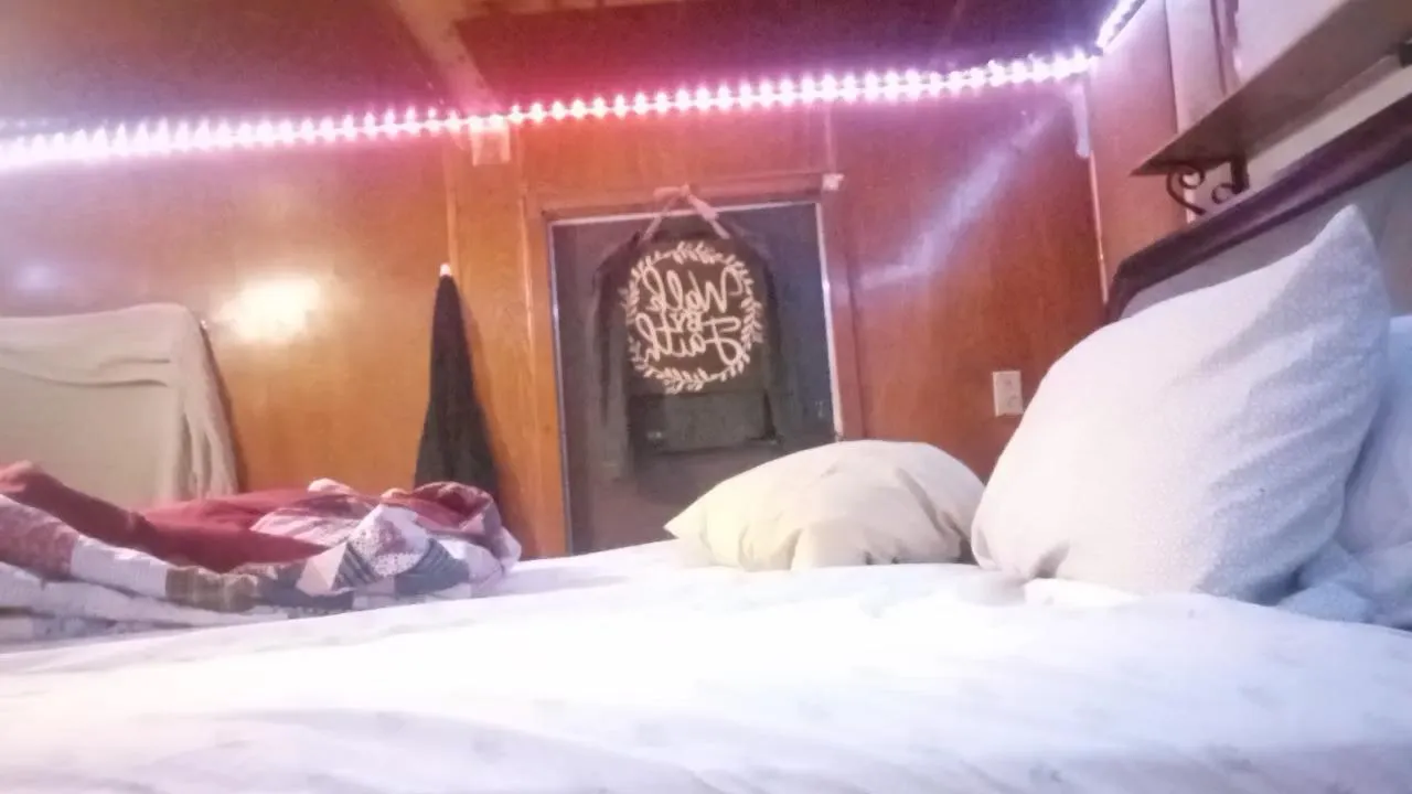 Offline Landongray1982 on Cam4