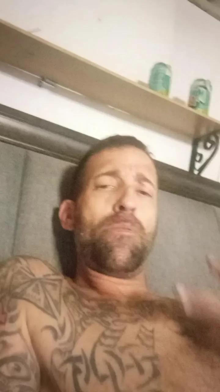 Offline Landongray1982 on Cam4