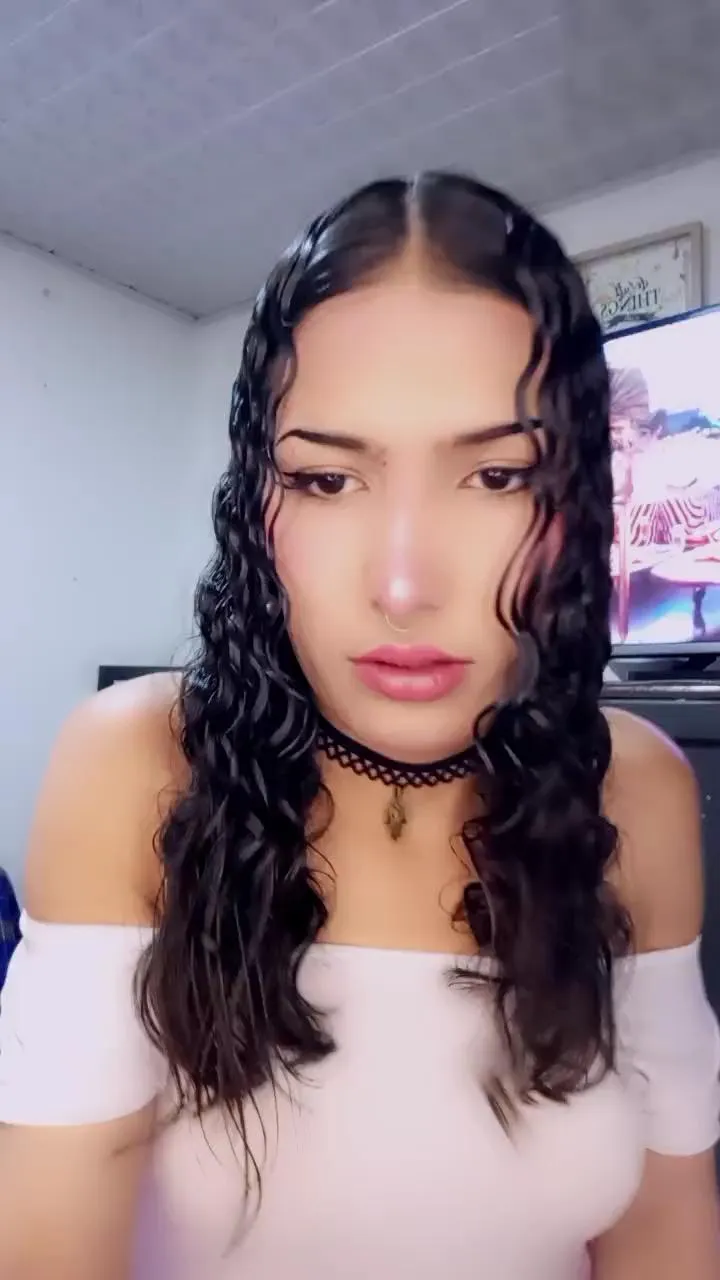 Offline Lanna_horny on Cam4