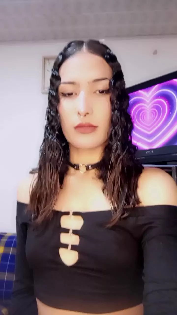 Offline Lanna_horny on Cam4