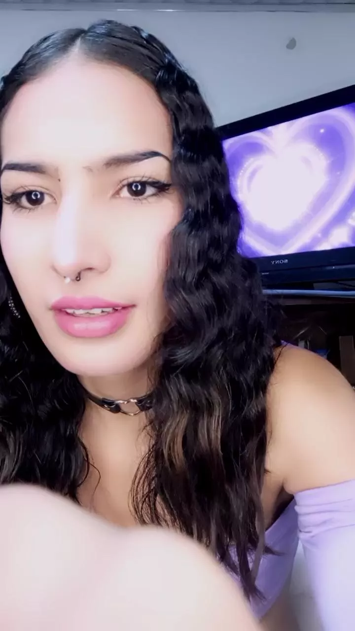 Offline Lanna_horny on Cam4