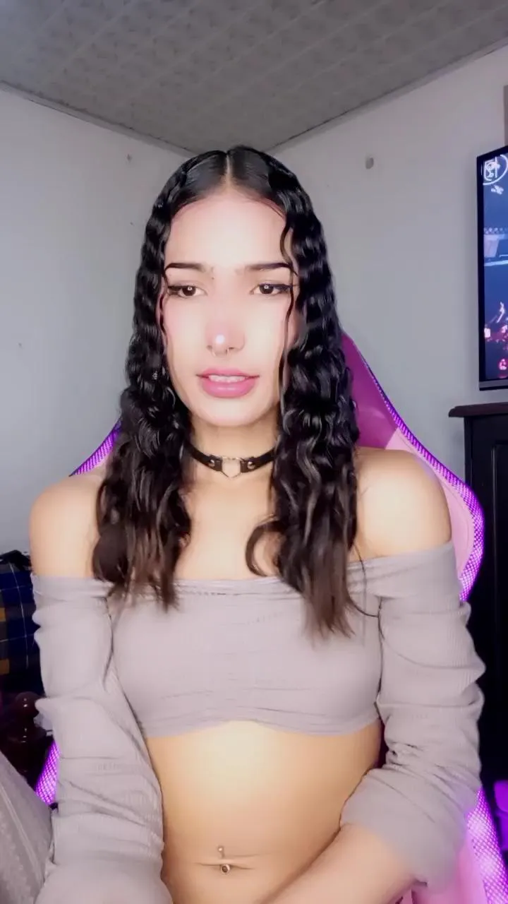 Offline Lanna_horny on Cam4