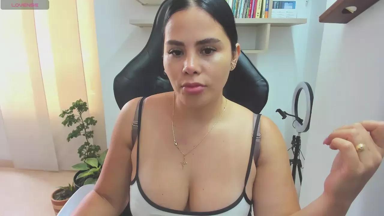 lararoberts_ from Cam4