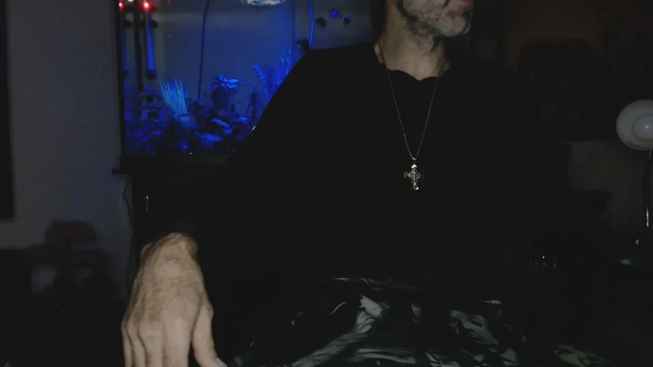 Offline Latinlover513 on Cam4