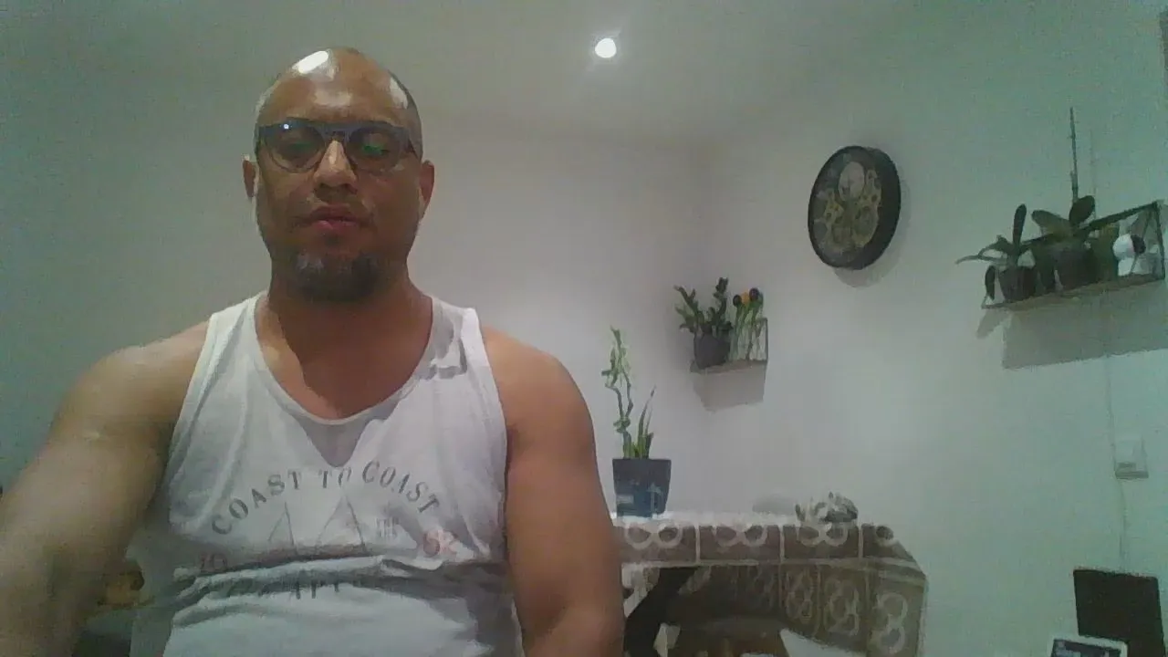 Offline latinomulat1 on Cam4