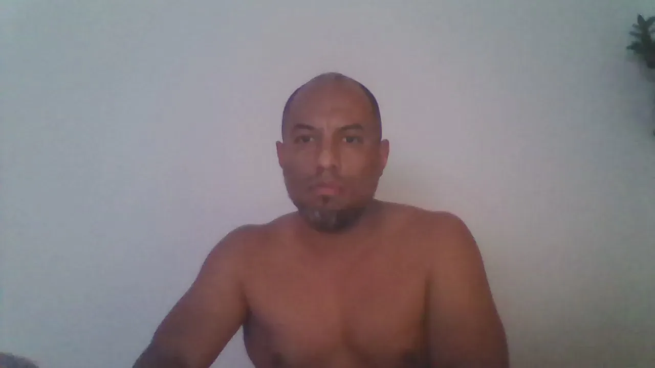 Offline latinomulat1 on Cam4