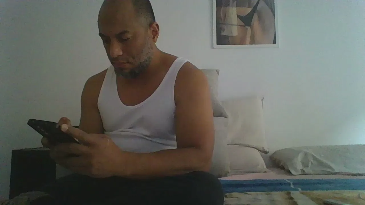 Offline latinomulat1 on Cam4