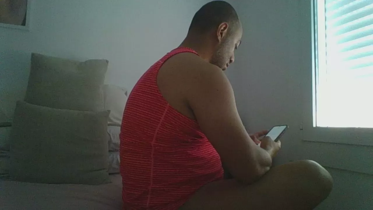 Offline latinomulat1 on Cam4