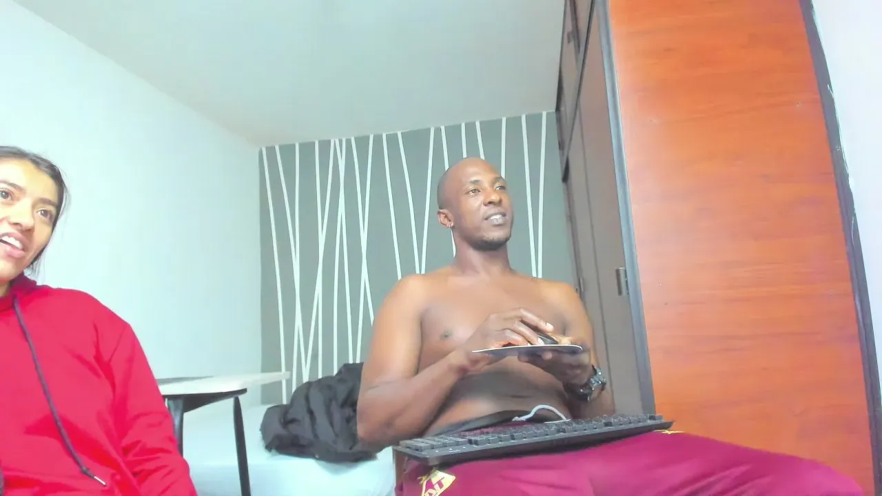 Offline laurag_27 on Cam4