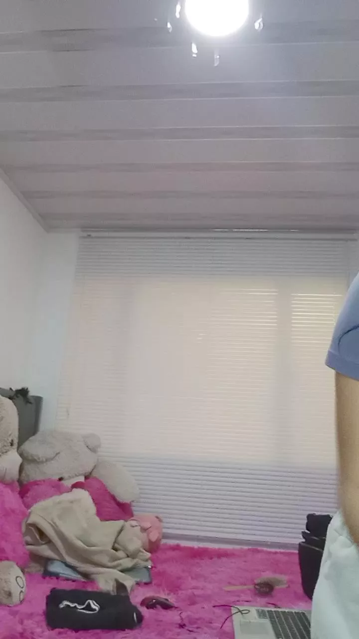 Offline lauramillers on Cam4