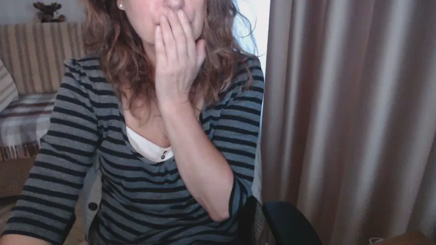 Offline LauraOven on Cam4