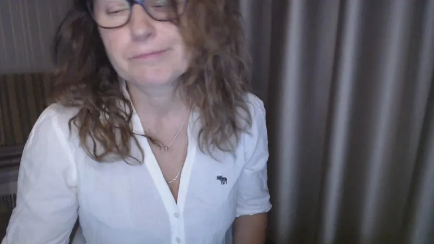 Offline LauraOven on Cam4