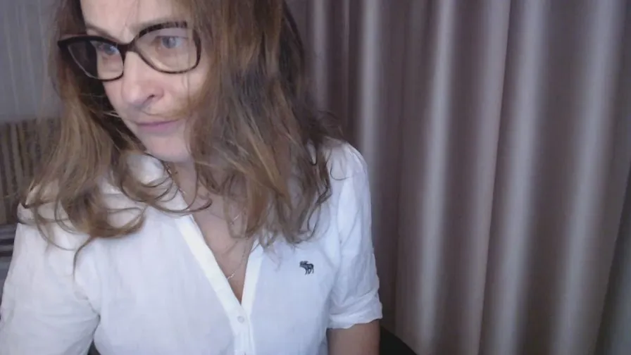 Offline LauraOven on Cam4