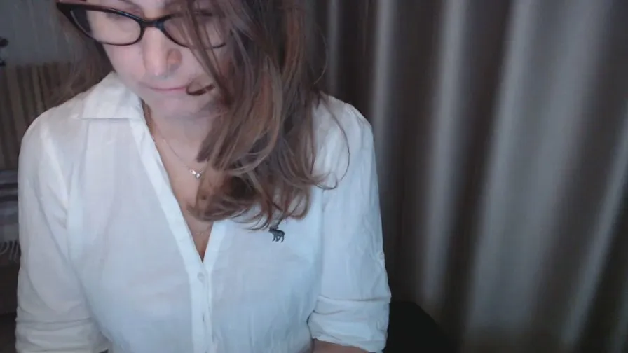 Offline LauraOven on Cam4