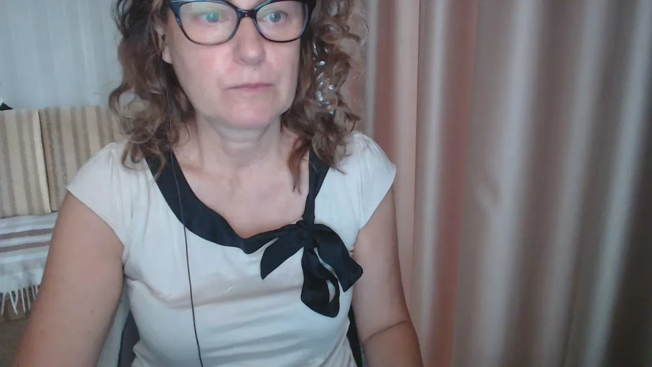 Offline LauraOven on Cam4