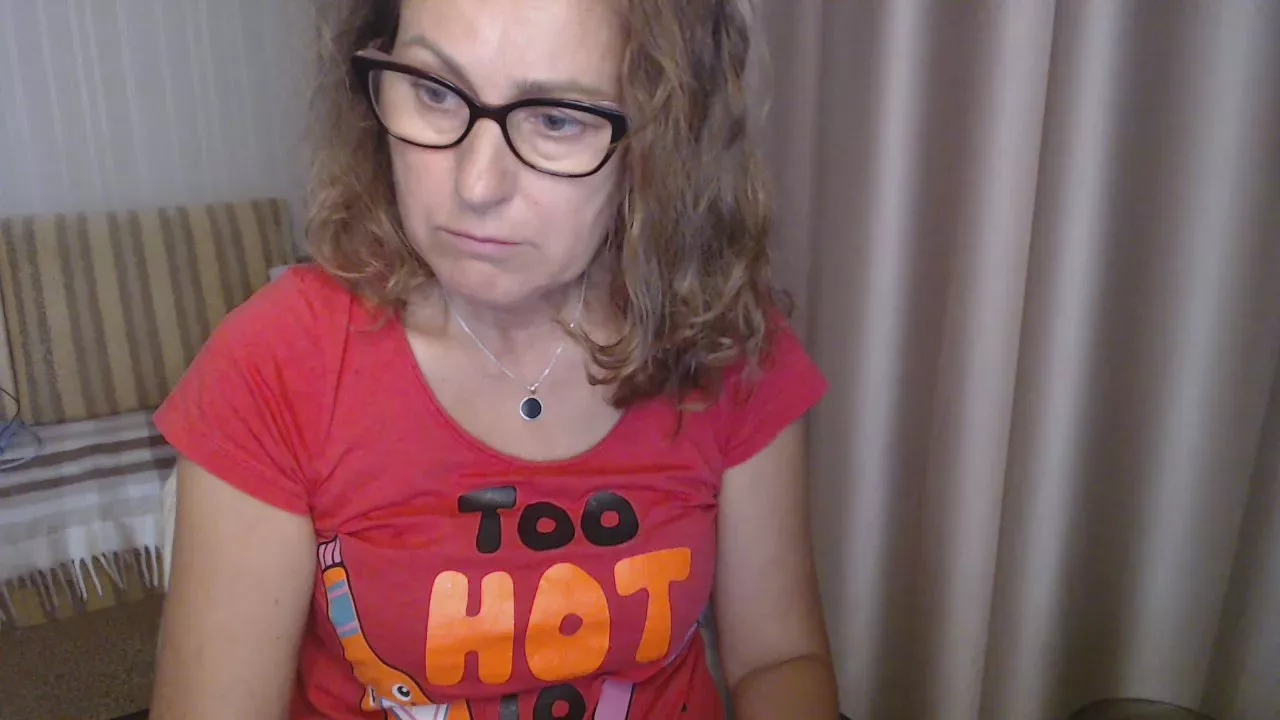 Offline LauraOven on Cam4