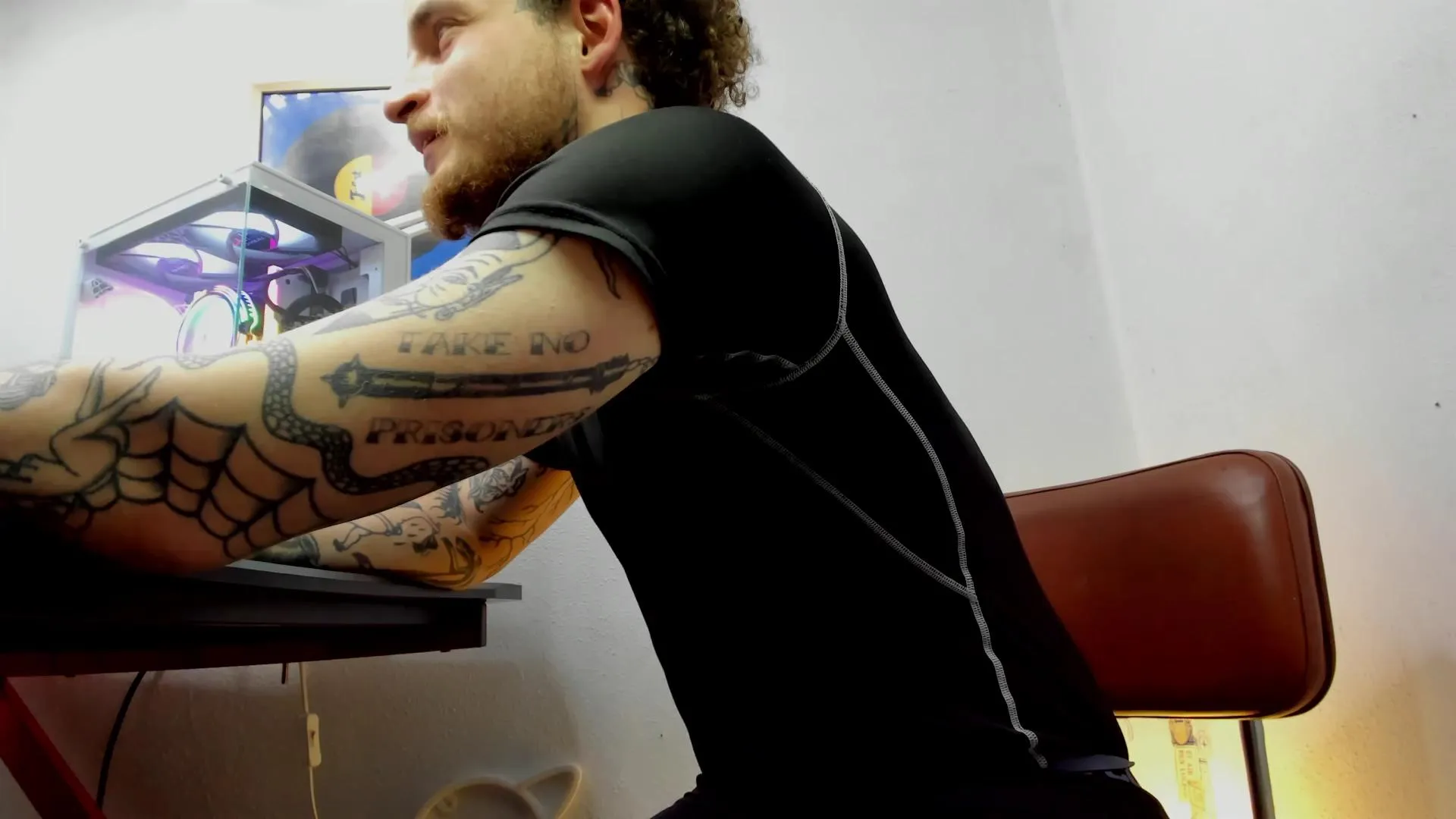 Offline Layneinchains on Cam4