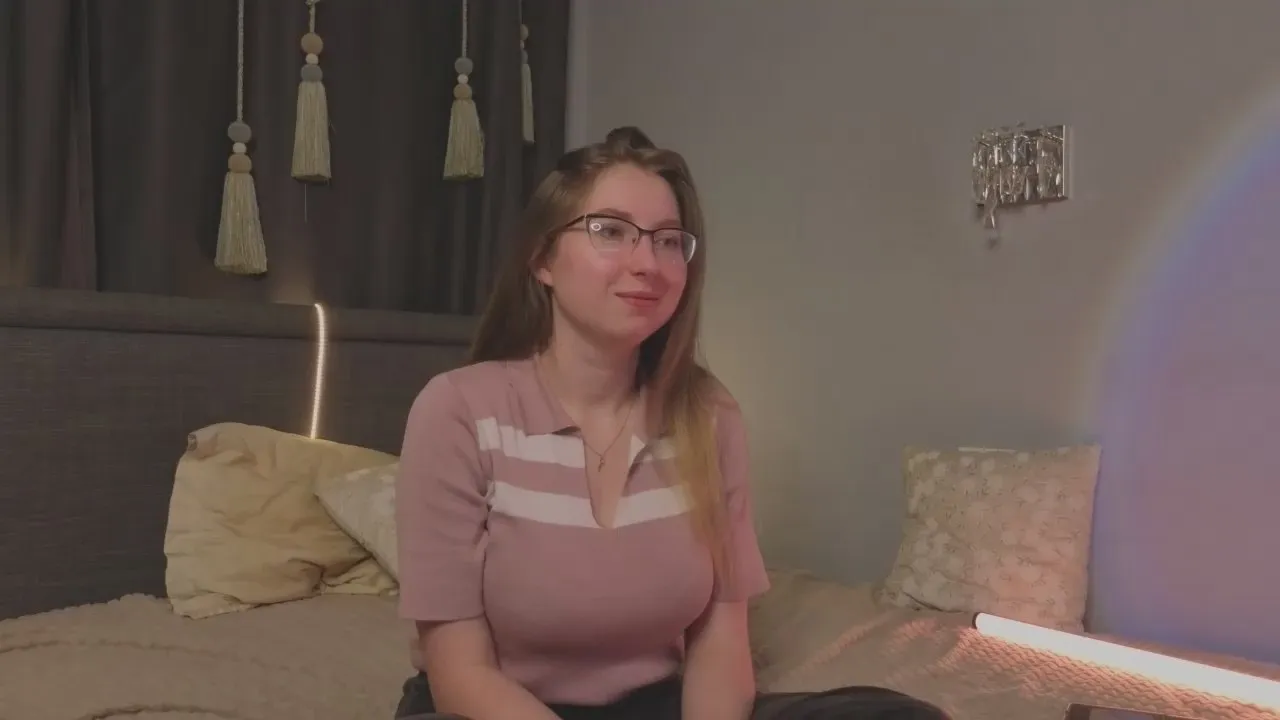 Offline LeighannViereck on Cam4