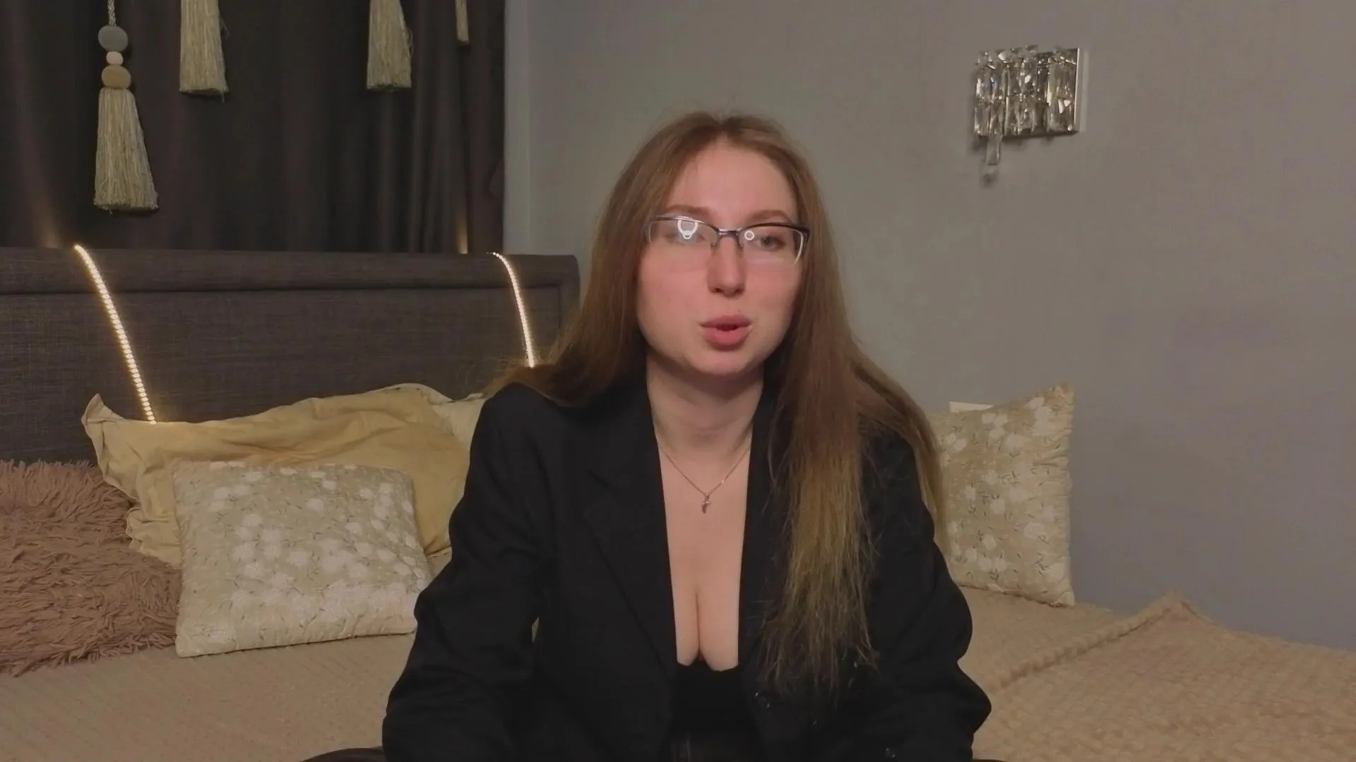 Offline LeighannViereck on Cam4