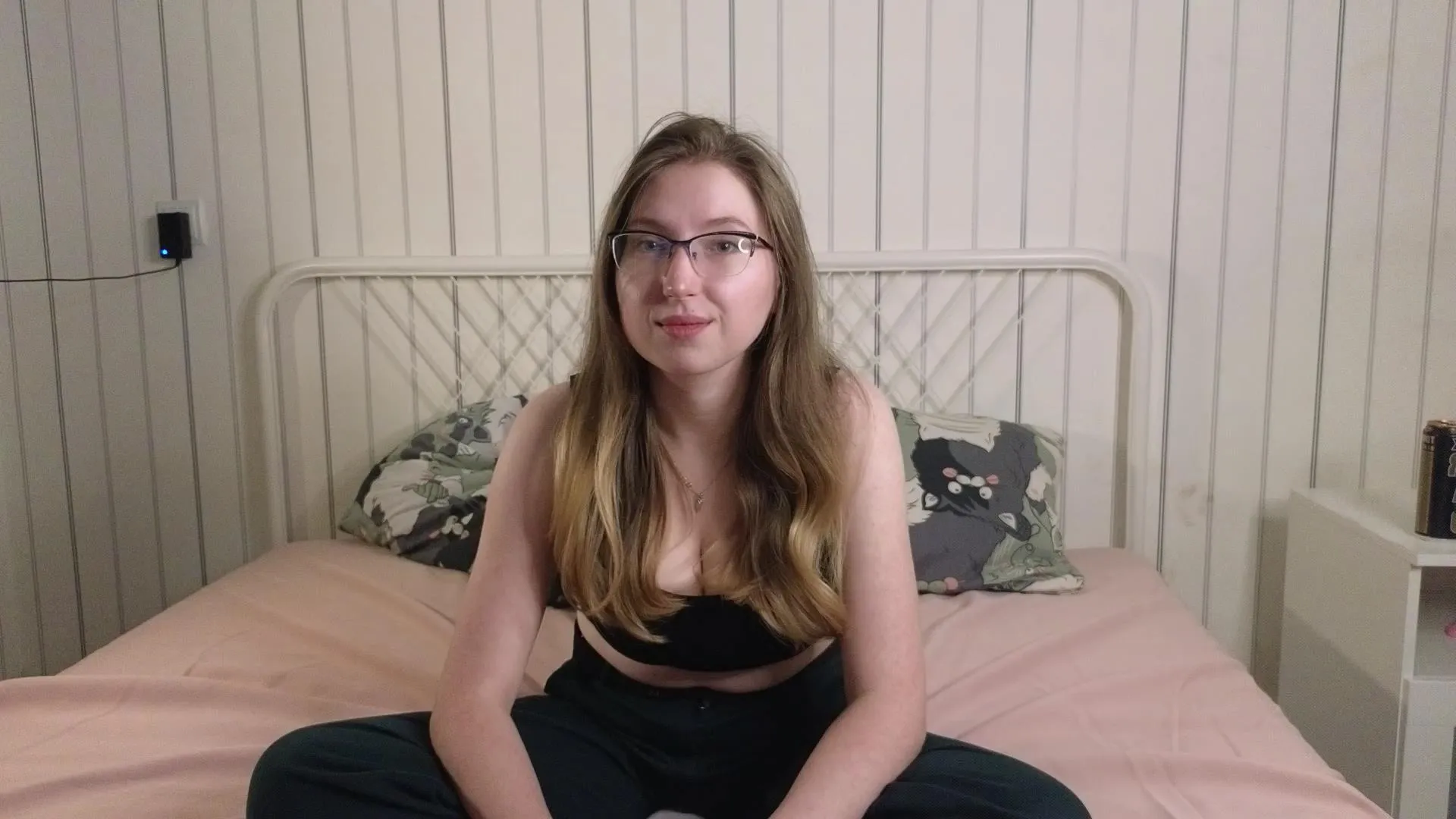 Offline LeighannViereck on Cam4