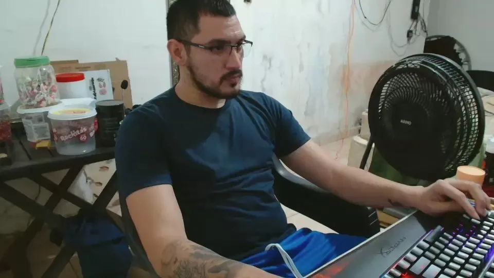 Offline leonino231 on Cam4