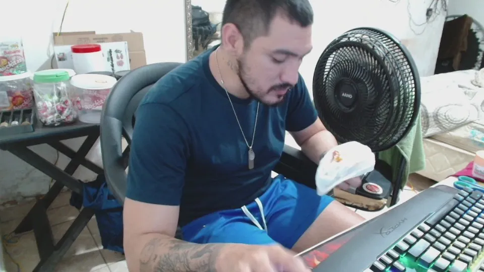 Offline leonino231 on Cam4