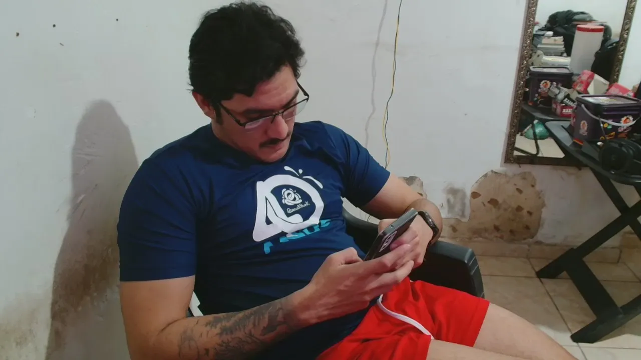 Offline leonino231 on Cam4