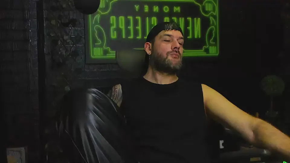 Offline LexHardy on Cam4